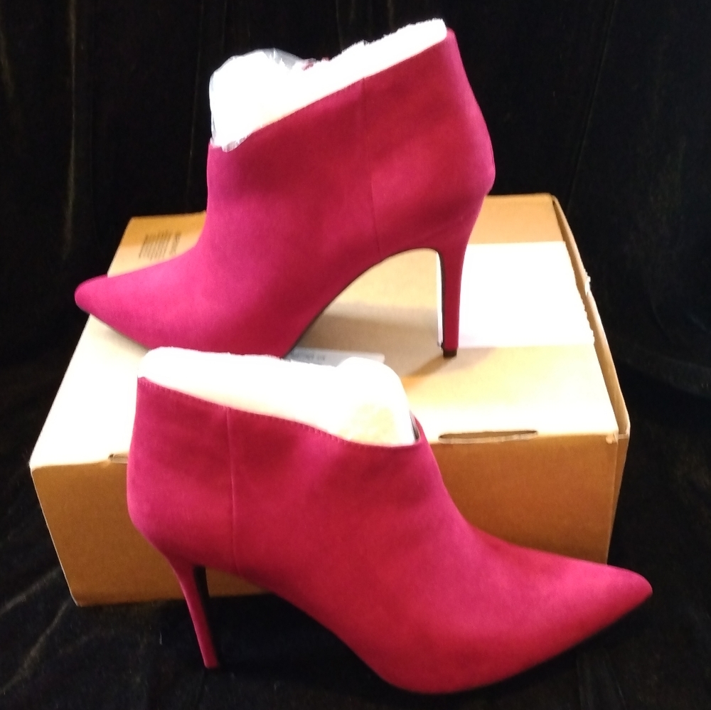 Journee Collection Demmi Red ankle booties  NIB sz 8